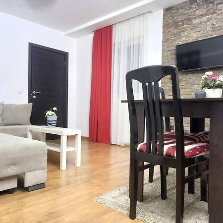 Ledine 2Br Airport Accommodation W/Free Private Parking מראה חיצוני תמונה