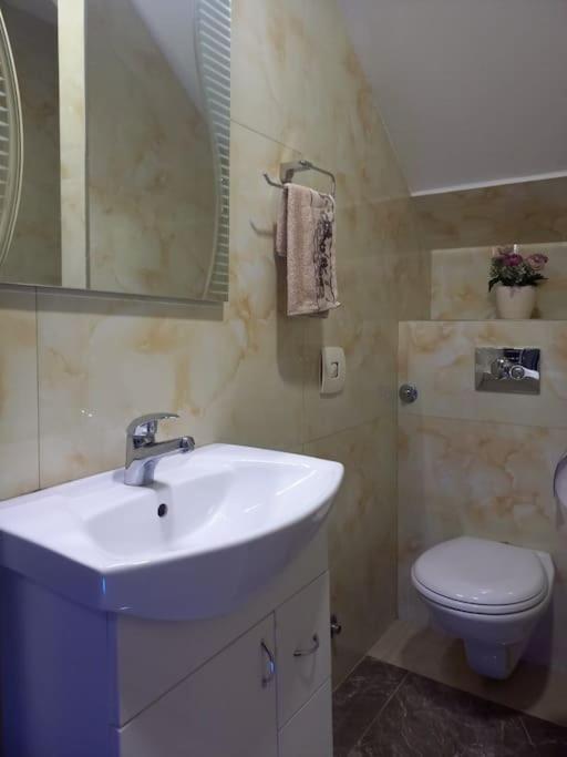 Ledine 2Br Airport Accommodation W/Free Private Parking מראה חיצוני תמונה